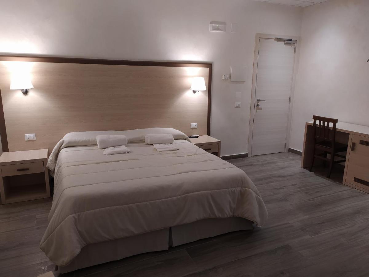 Hotel Holiday Foggia Exteriér fotografie