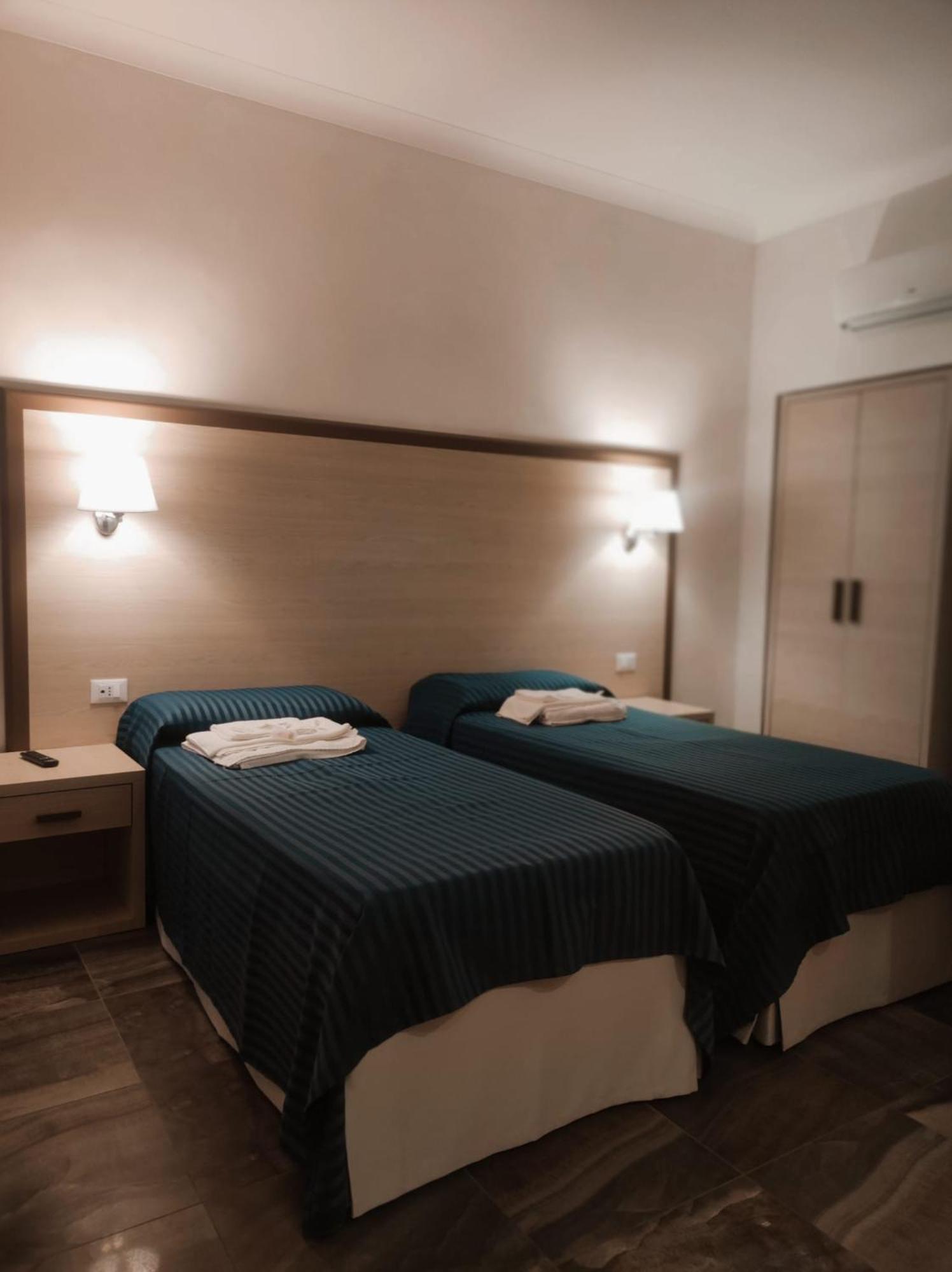 Hotel Holiday Foggia Exteriér fotografie